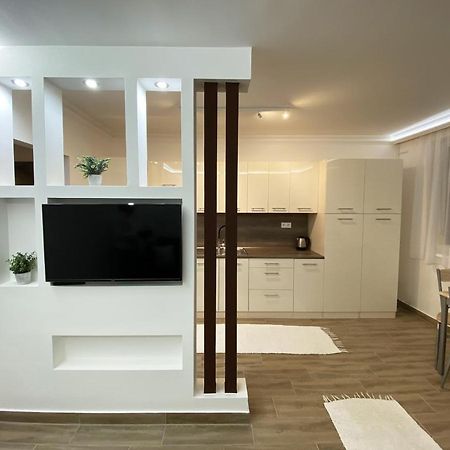 Andrea Apartmanok 2 ハイデゥソボスロー エクステリア 写真
