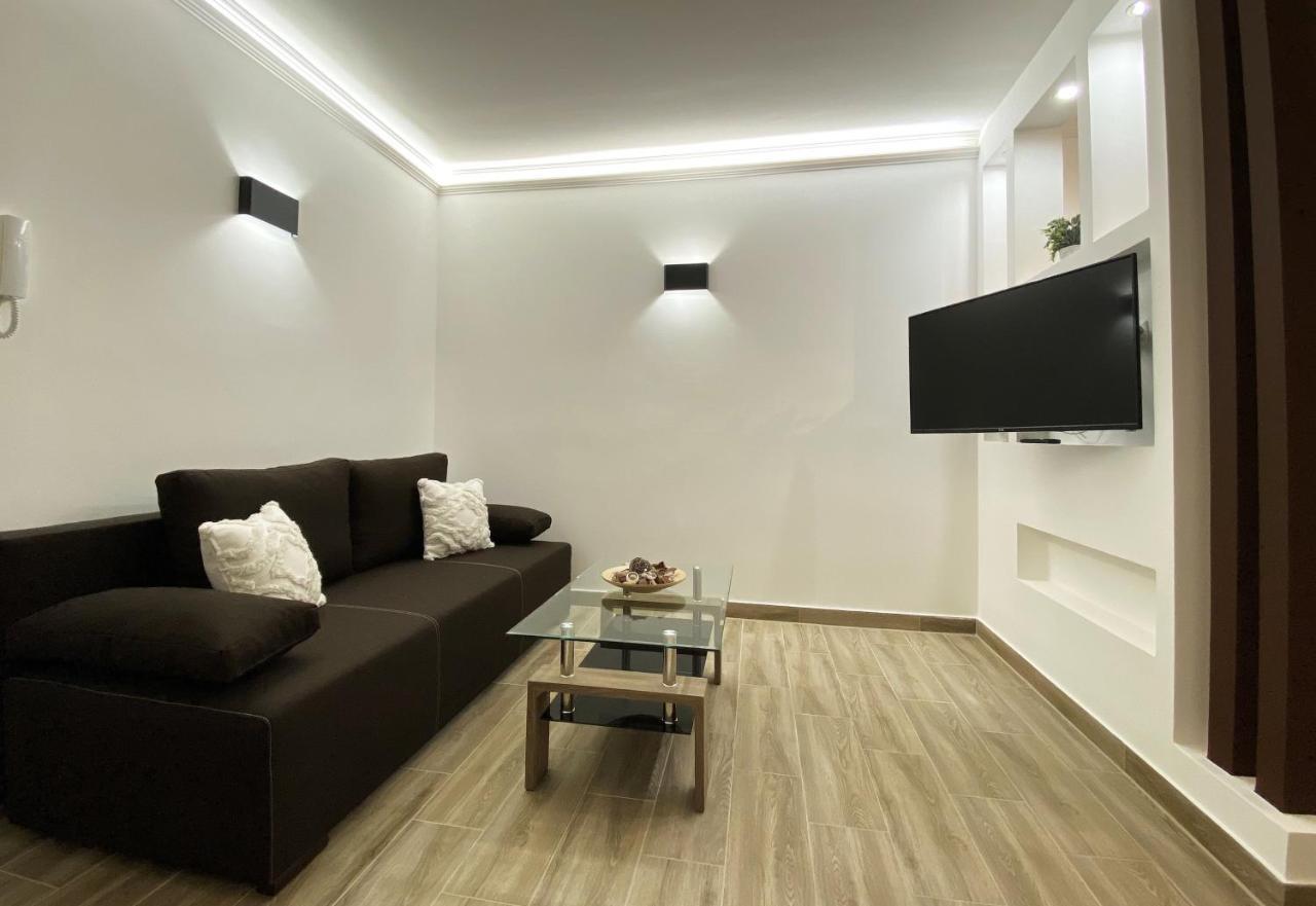 Andrea Apartmanok 2 ハイデゥソボスロー エクステリア 写真